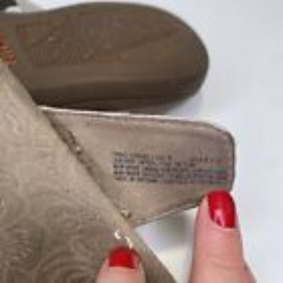 Taos Double U Leather Strappy Slide Sandals Size 9M in Silver Colorway - Picture 10 of 10